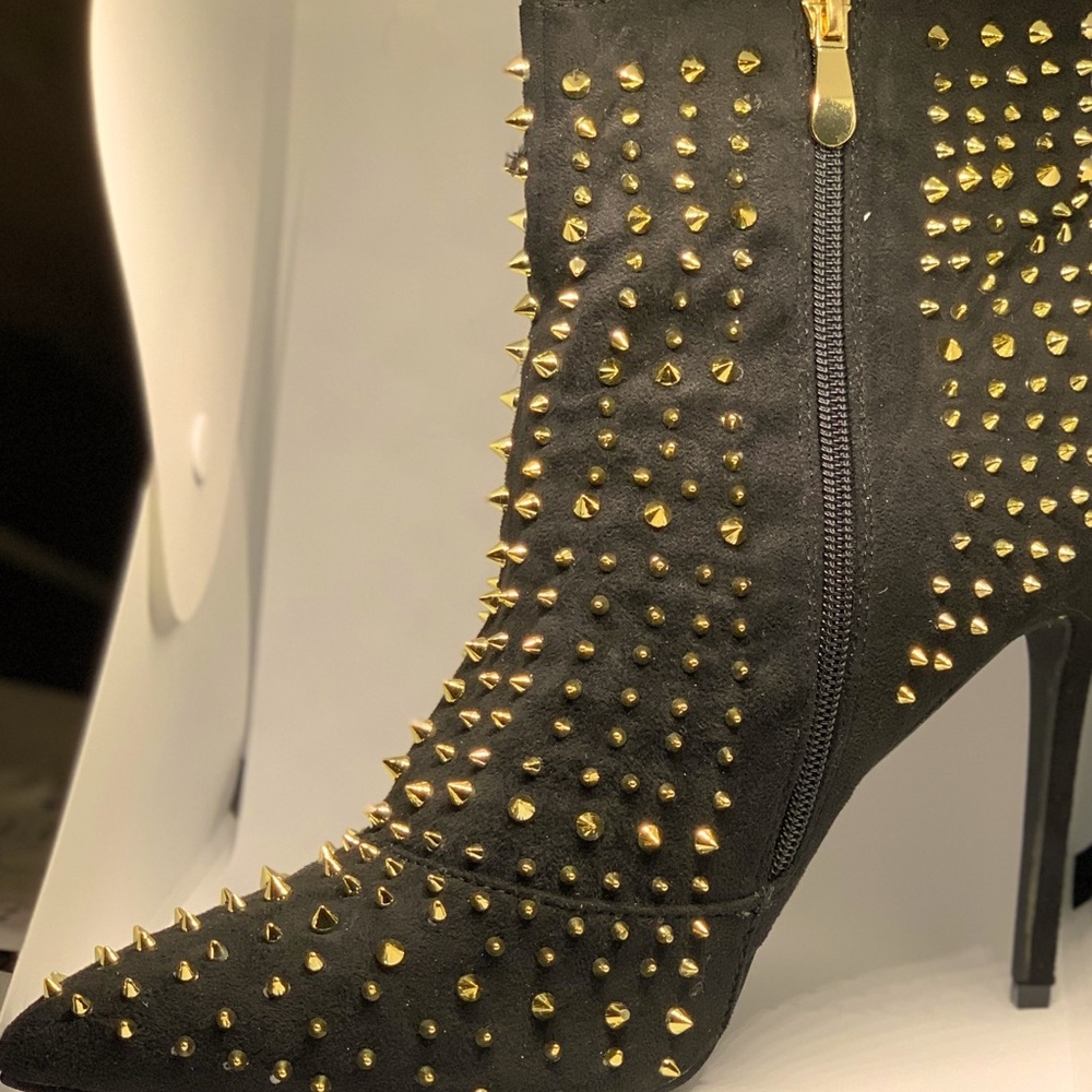 Liliana Black and gold studded heeled boots. Sz 11.